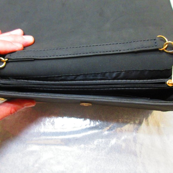 Crossbody Bag With Zipper Compartments & With Gold Color Chain - Picture 4 of 7
